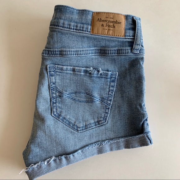 A&F Low Rise Jean Shorts - Picture 2 of 8